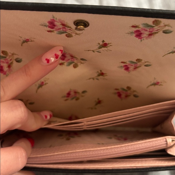 Gucci Black Wallet with Gold Detailing- NWOT - Picture 5 of 11
